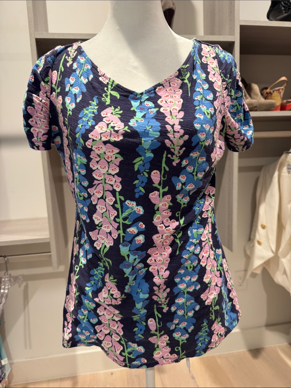 Lily Pulitzer Floral V-Neck Short Sleeve Top in Navy and Pink